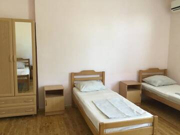 Фото номера Четырехместный номер с общей ванной комнатой Гостевой дом Гостевой Дом «Псыртсха» г. Новый Афон 5