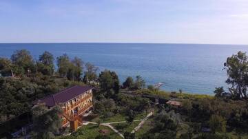 Фото номера Семейный номер с видом на море Мини-отель Мэри гостевой дом г. Новый Афон 9