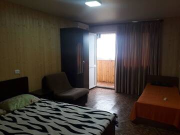 Фото номера Трехместный номер «Комфорт» с душем Гостевой дом Guest house on Gagarina 10 г. Новый Афон 5