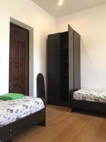 Фото номера Стандартный трехместный номер Гостевой дом Guest house on Gagarina 10 г. Новый Афон 4