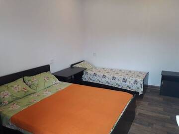 Фото номера Стандартный трехместный номер Гостевой дом Guest house on Gagarina 10 г. Новый Афон 3