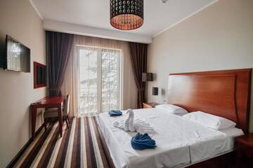 Фото номера Семейный номер с боковым видом на море Отель Afon Resort Hotel г. Новый Афон 2