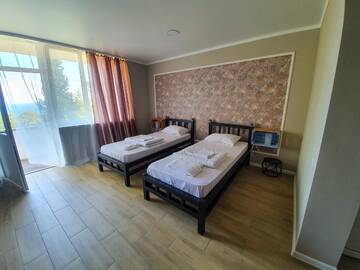Фото номера Двухместный номер с 2 отдельными кроватями и балконом Отель Park Hotel U Monastirya г. Новый Афон 4