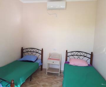 Фото номера Двухместный номер с 2 отдельными кроватями Мини-отель Inzhir Guest house г. Новый Афон 7