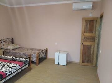 Фото номера Стандартный четырехместный номер Мини-отель Inzhir Guest house г. Новый Афон 3