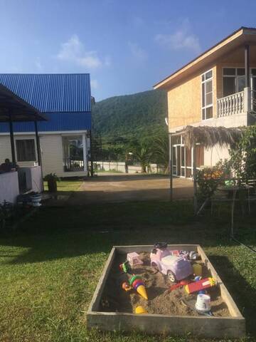 Фото номера Четырехместный номер с видом на море Гостевой дом Guesthouse on Topchan 17 г. Новый Афон 7