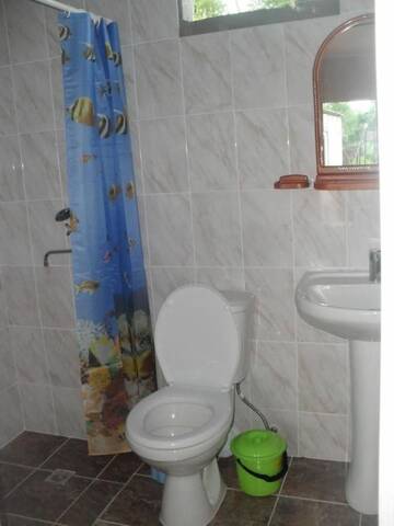 Фото номера Четырехместный номер с видом на горы Гостевой дом Guesthouse on Topchan 17 г. Новый Афон 3