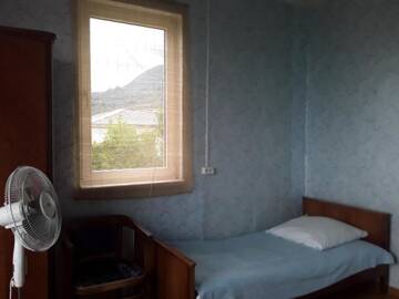 Фото номера Бюджетный трехместный номер Гостевой дом Zeleniy Dvorik Guest House г. Новый Афон 4