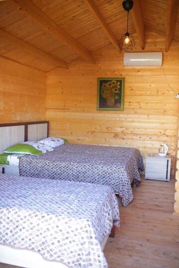 Фото номера Трехместный номер с душем Загородные дома Guest House Apsar Village г. Новый Афон 7